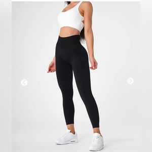 NVGTN Solid Seamless Leggings